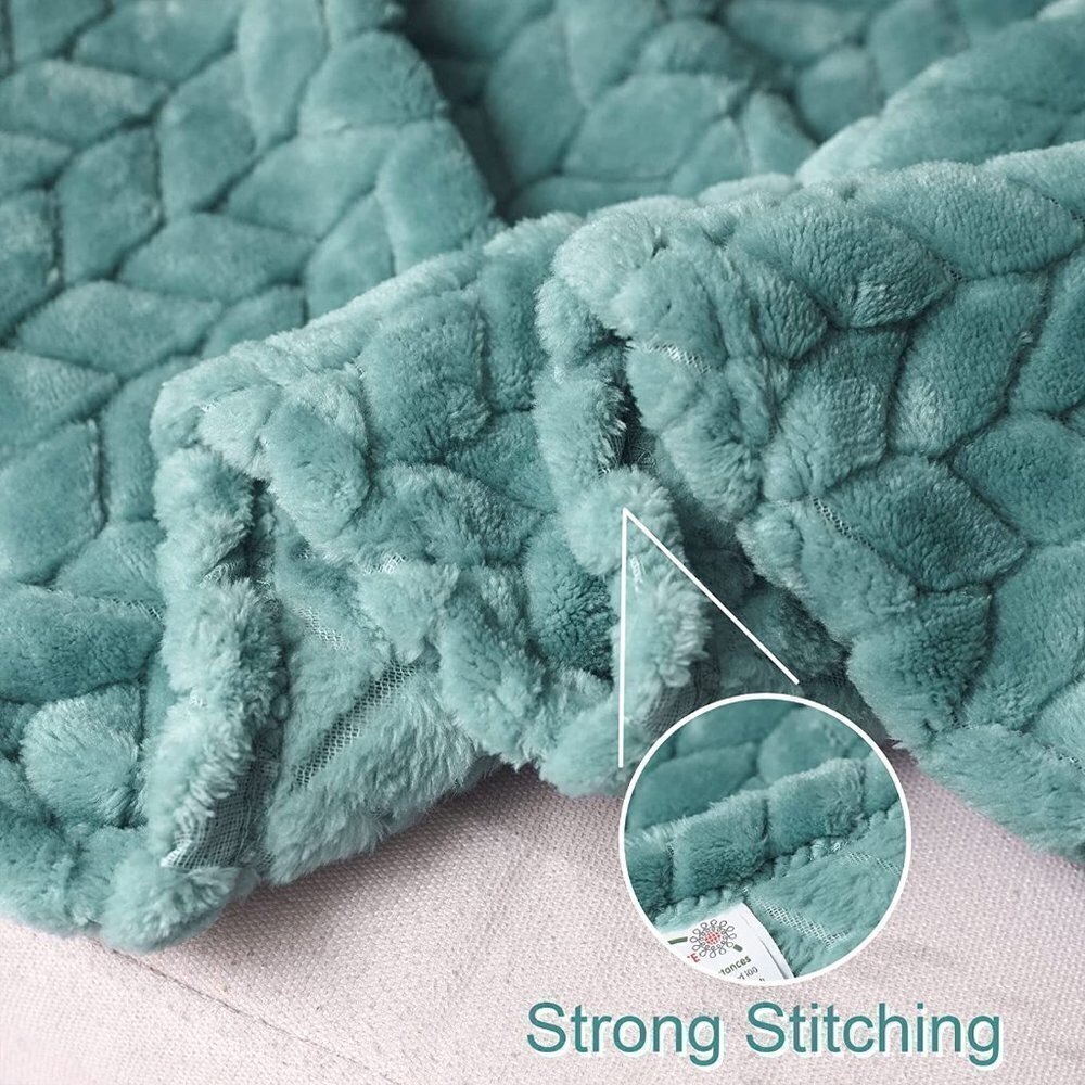 Cozy Knit Jacquard Weave Pattern Decorative Warm Fall/Winter Flannel Blanket - Picture 5 of 15